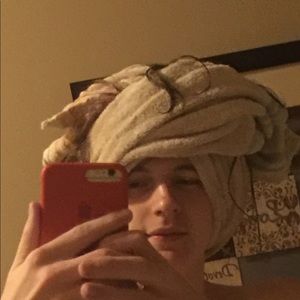 Meet your Posher, Holden